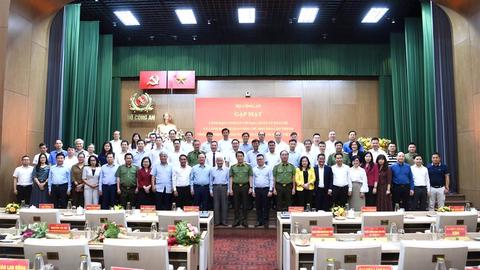 Bộ trưởng Lương Tam Quang gặp mặt lãnh đạo các cơ quan báo chí Bộ trưởng Lương Tam Quang gặp mặt lãnh đạo các cơ quan báo chí